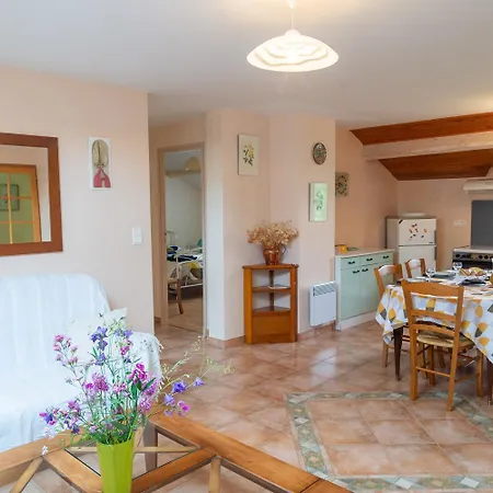Meuble De Tourisme Du 3 Personnes A Serigas Casa de Férias Meyrueis