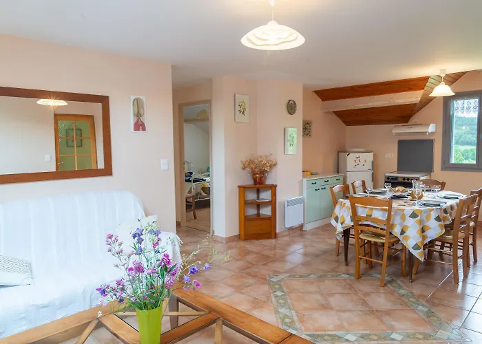 Meuble De Tourisme Du 3 Personnes A Serigas Casa de Férias Meyrueis